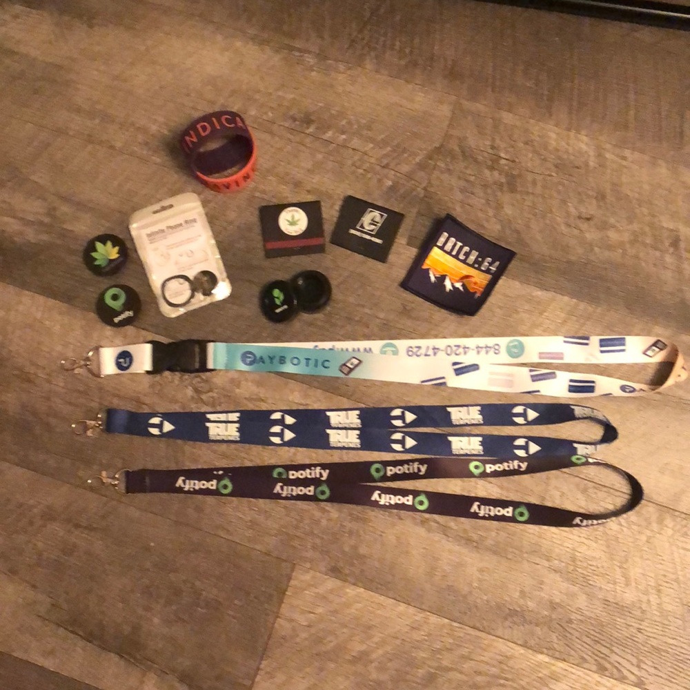 Las Vegas Con, Lot Phone ring, bracelet, lanyard, patch, & promotion swag REEFER